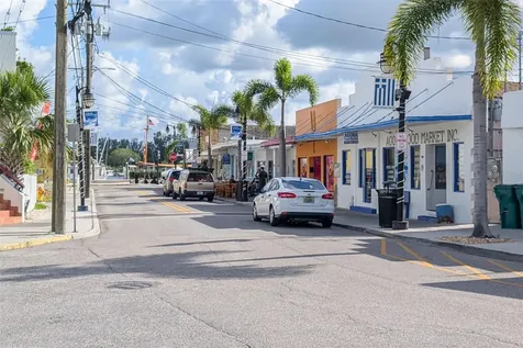 1472 Bay View Street Tarpon Springs FL 34689