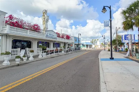 1472 Bay View Street Tarpon Springs FL 34689