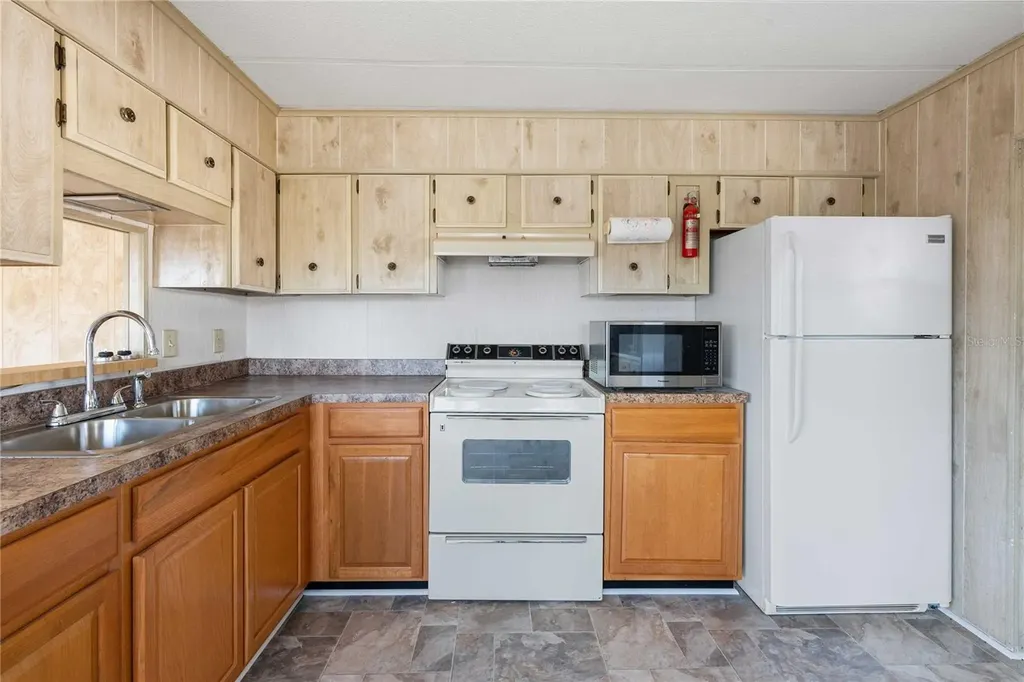 37818 Valencia Avenue Zephyrhills FL 33541
