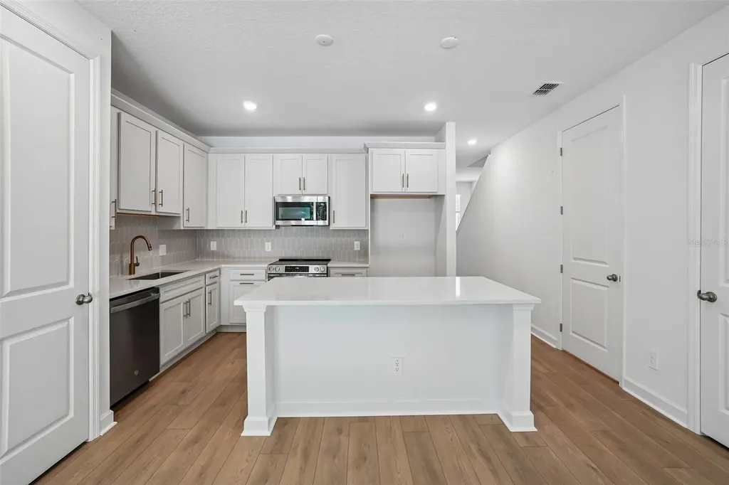 7516 Deer Valley Circle Tampa FL 33635