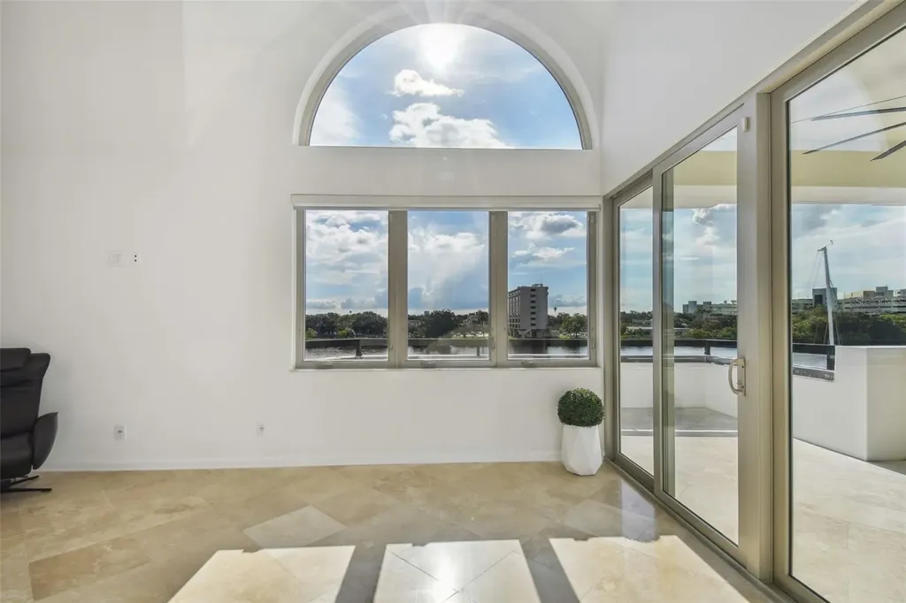 941 Seddon Cove Way Tampa FL 33602