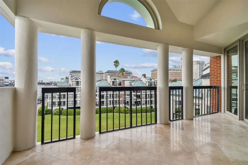 941 Seddon Cove Way Tampa FL 33602