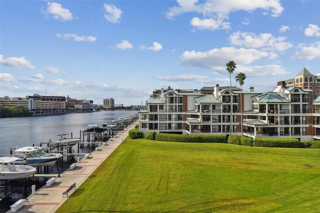 941 Seddon Cove Way Tampa FL 33602
