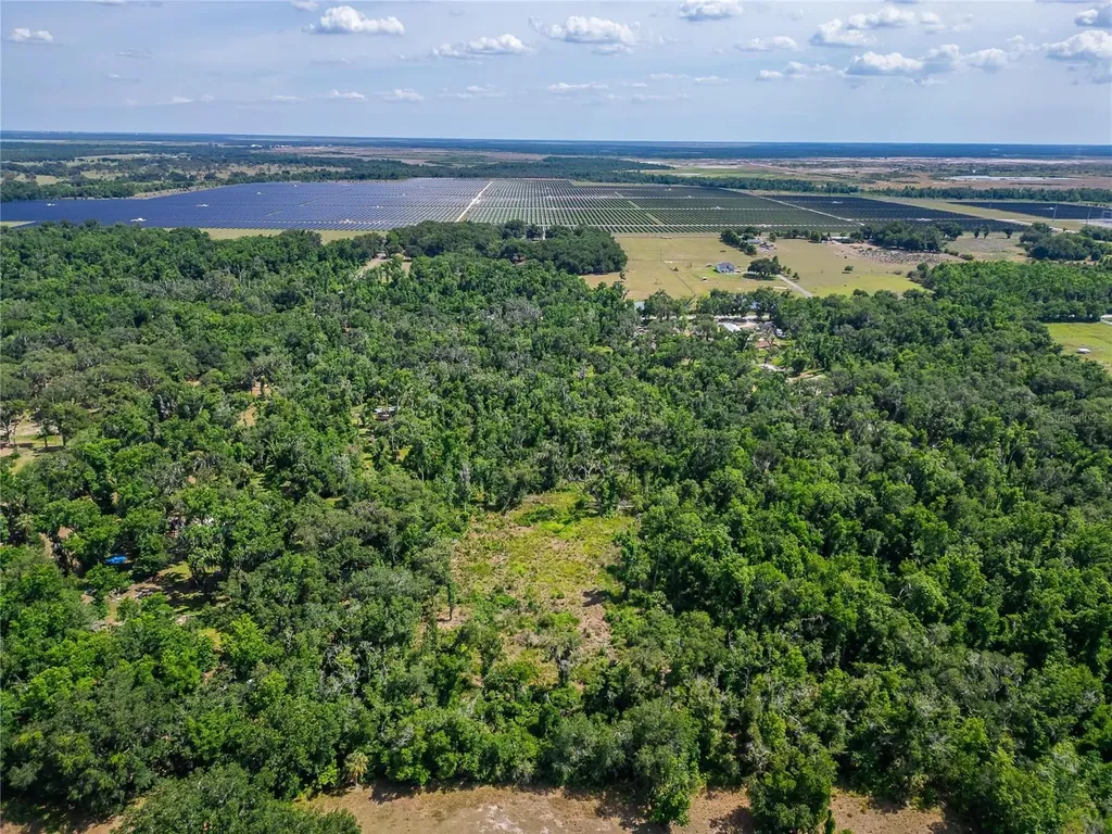 672 Highway Lithia FL 33547