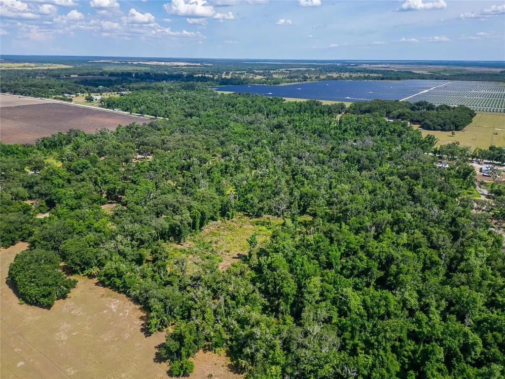 672 Highway Lithia FL 33547