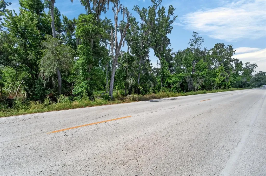 672 Highway Lithia FL 33547