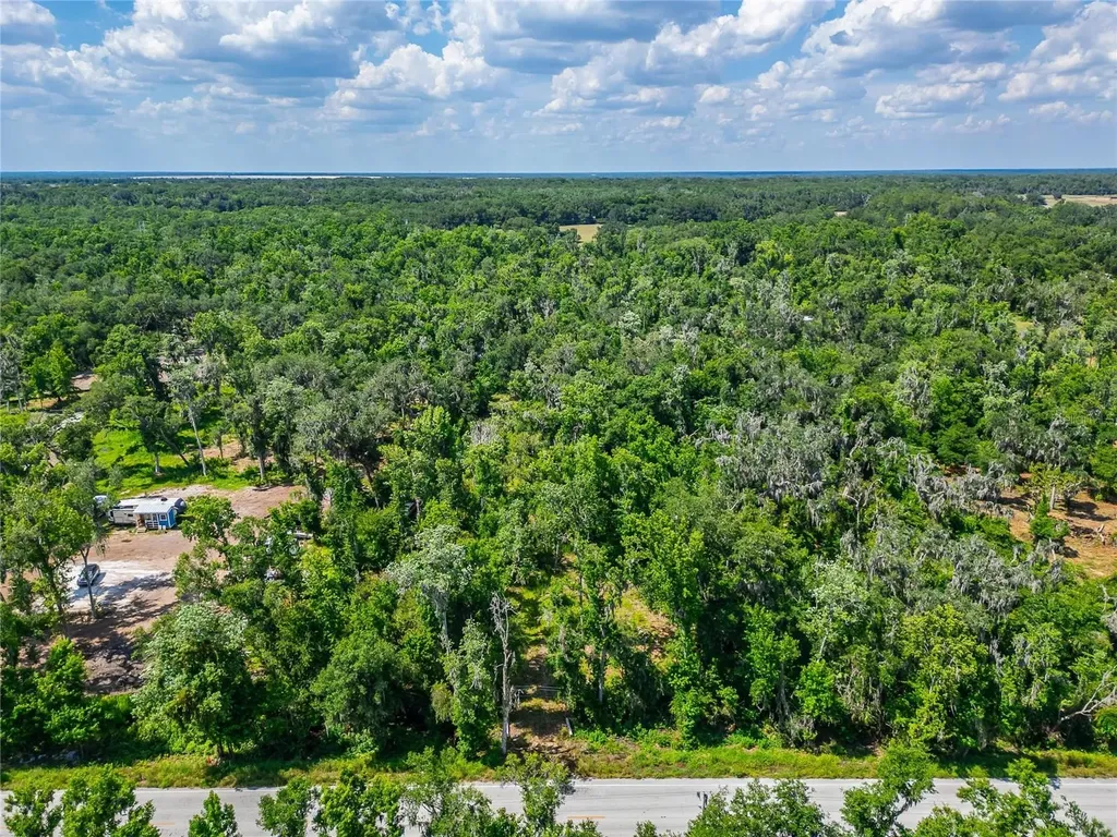 672 Highway Lithia FL 33547