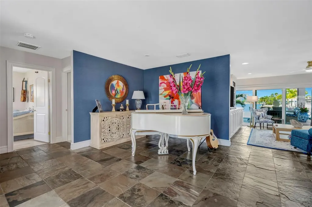 3924 Versailles Drive Tampa FL 33634