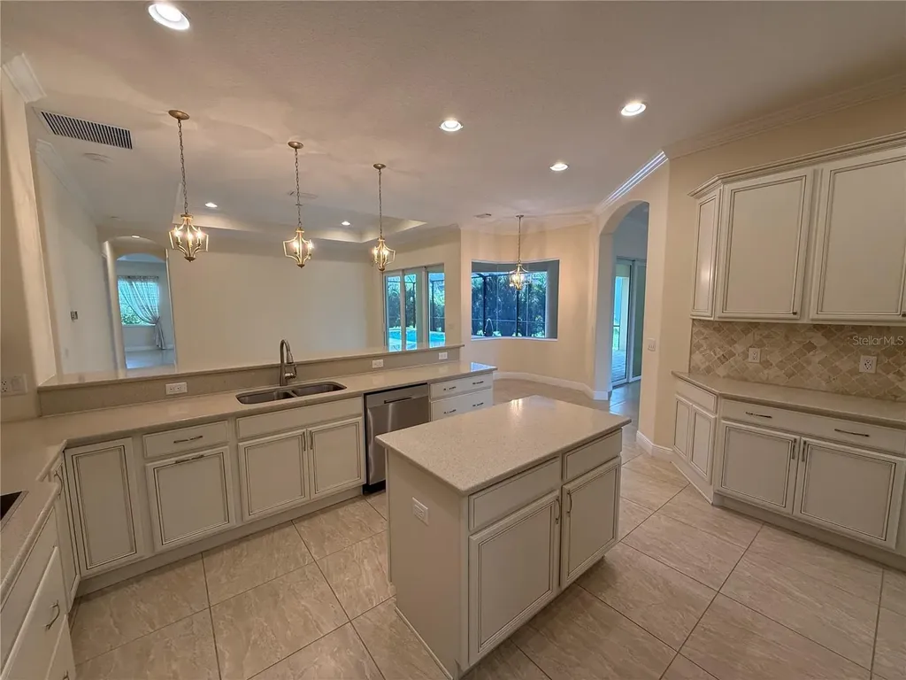 16005 42nd Glen E Parrish FL 34219