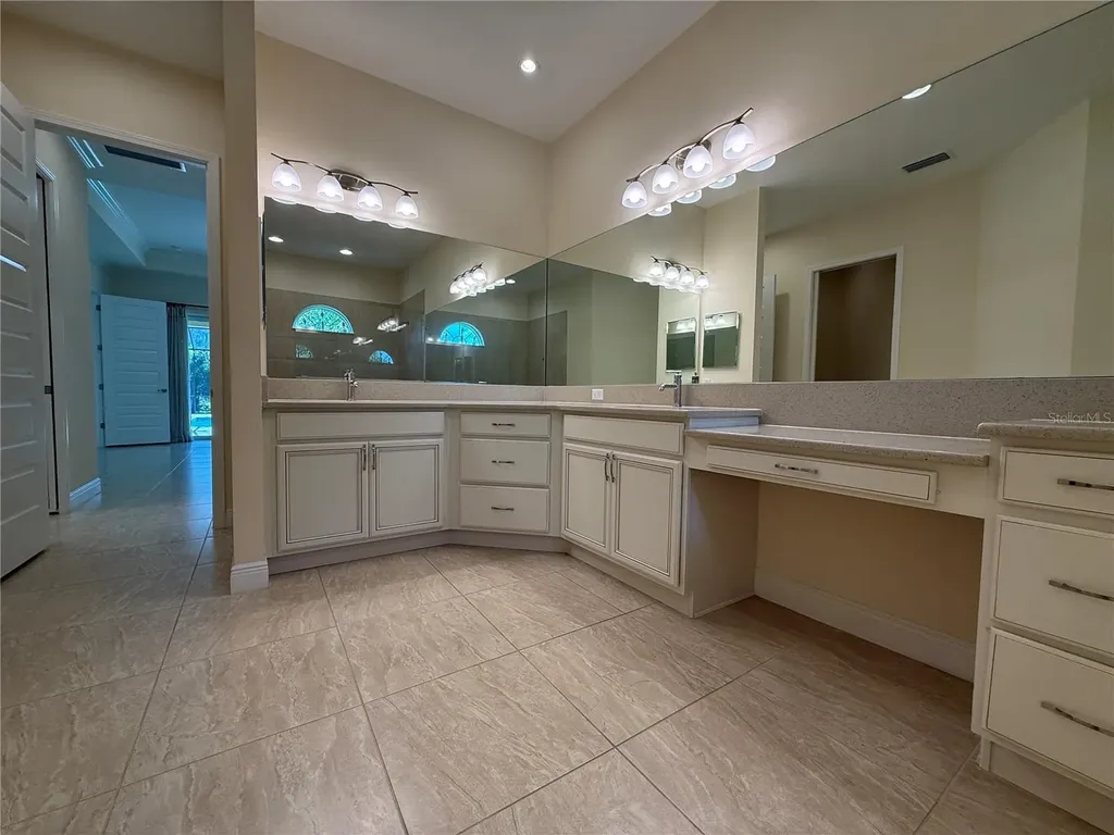 16005 42nd Glen E Parrish FL 34219