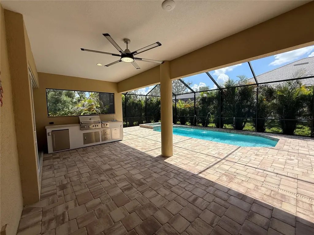 16005 42nd Glen E Parrish FL 34219