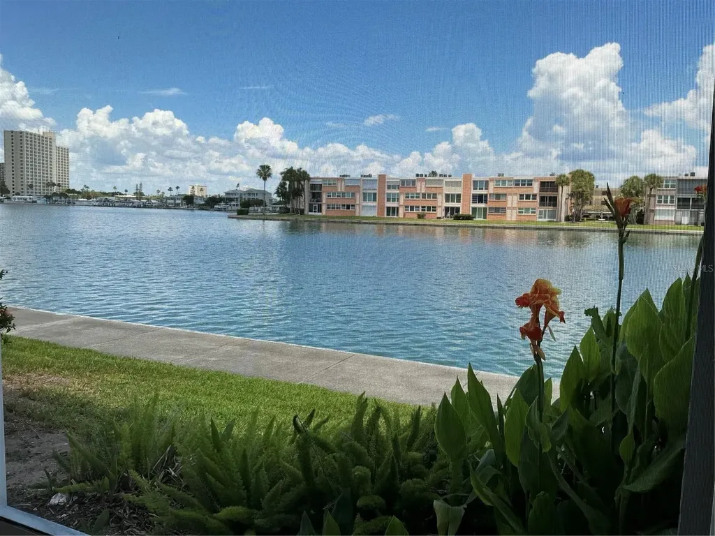 7645 Sun Island Drive S South Pasadena FL 33707
