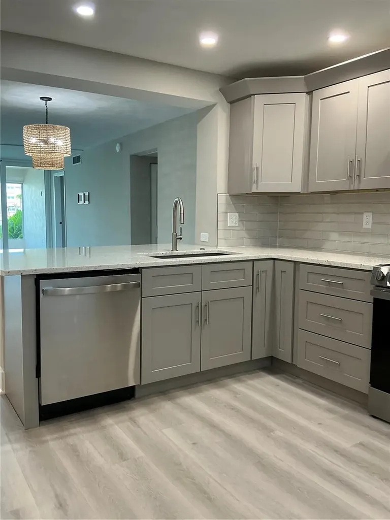 7645 Sun Island Drive S South Pasadena FL 33707