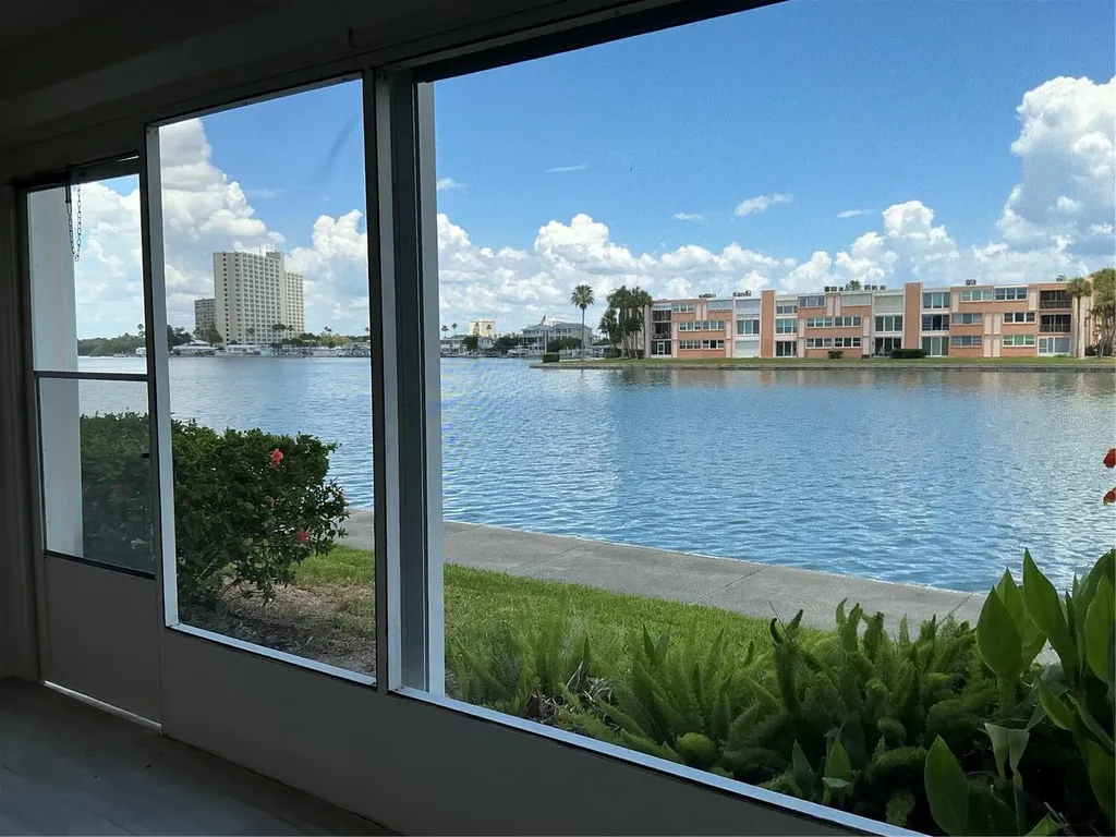 7645 Sun Island Drive S South Pasadena FL 33707