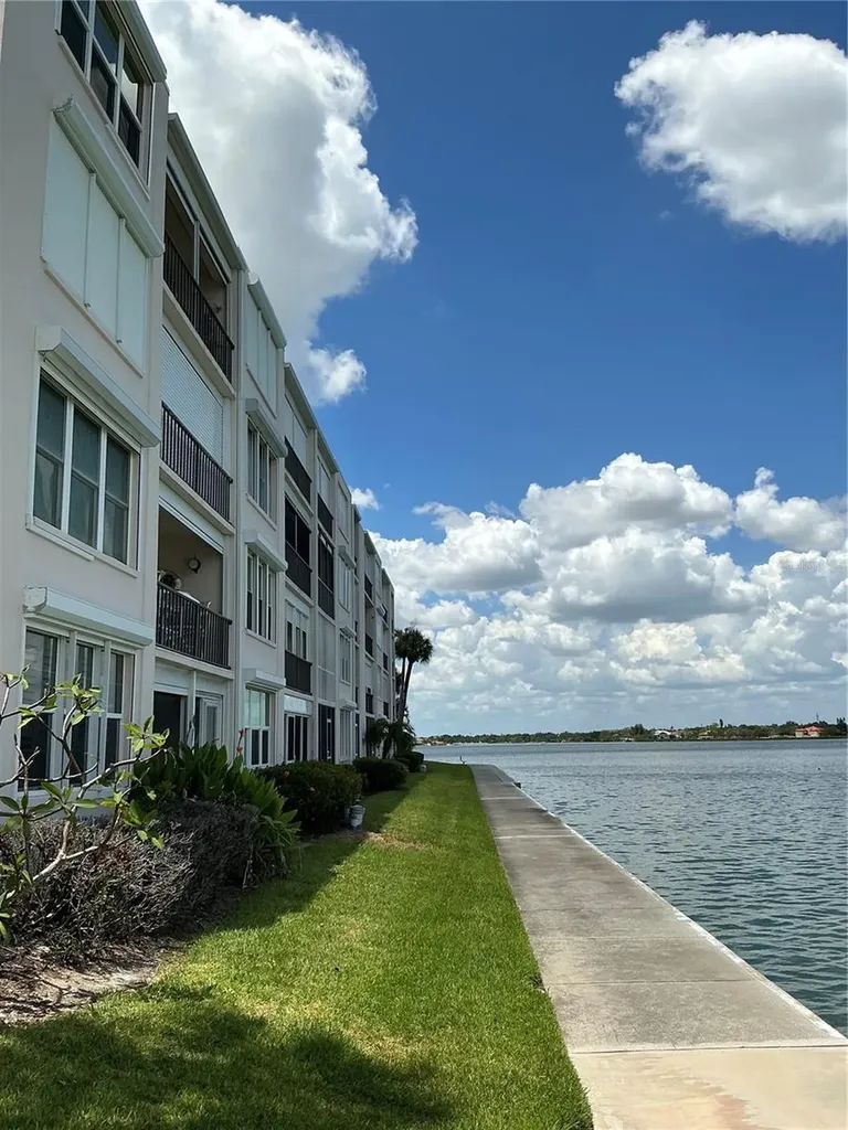 7645 Sun Island Drive S South Pasadena FL 33707