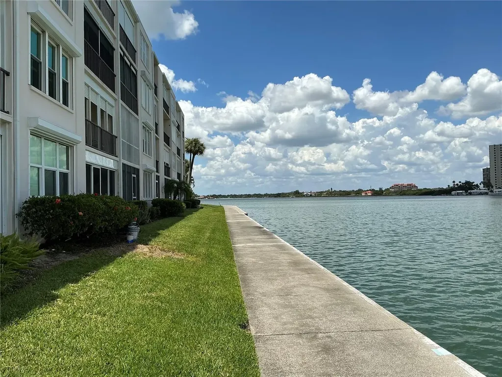 7645 Sun Island Drive S South Pasadena FL 33707