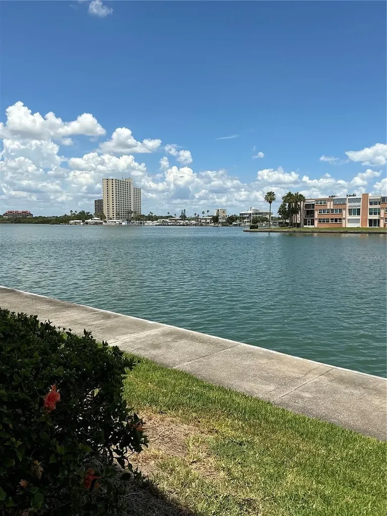 7645 Sun Island Drive S South Pasadena FL 33707
