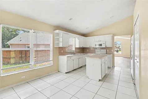 1040 Pineview Court Apopka FL 32712