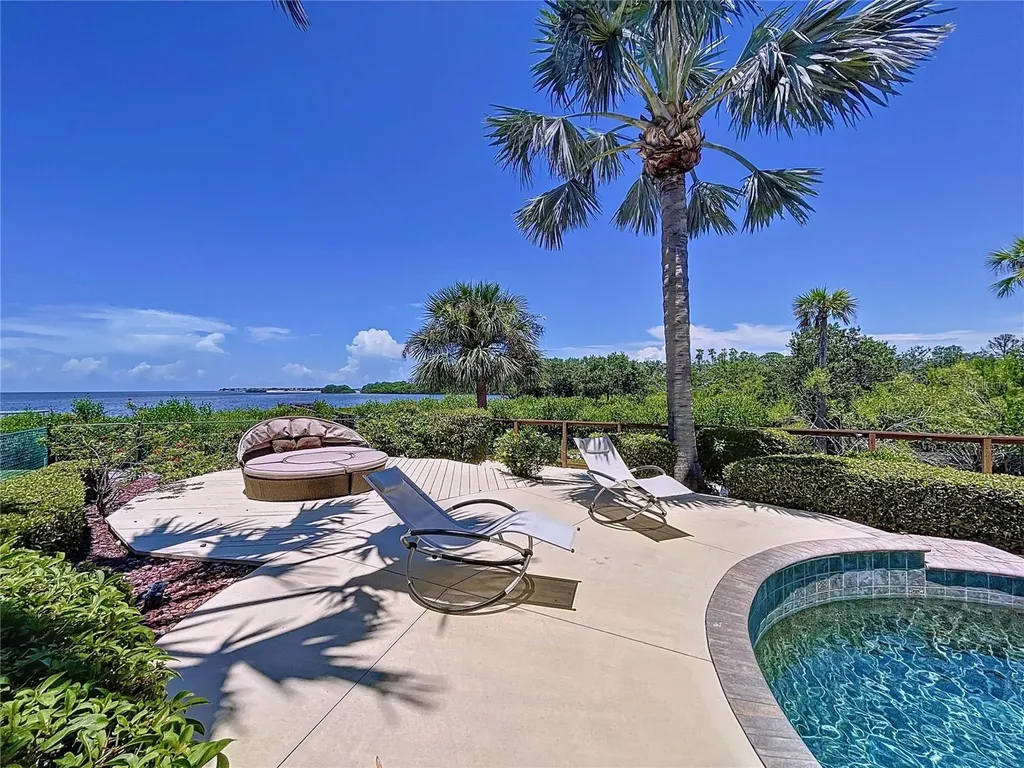 511 Seaview Drive Tarpon Springs FL 34689