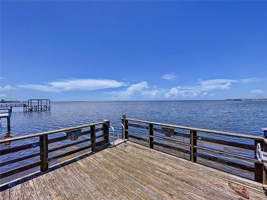 511 Seaview Drive Tarpon Springs FL 34689