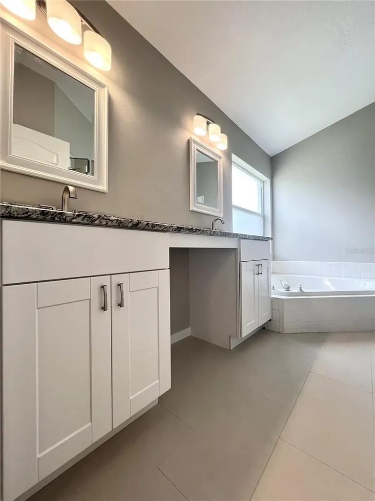 18564 Kingbird Drive Lutz FL 33558