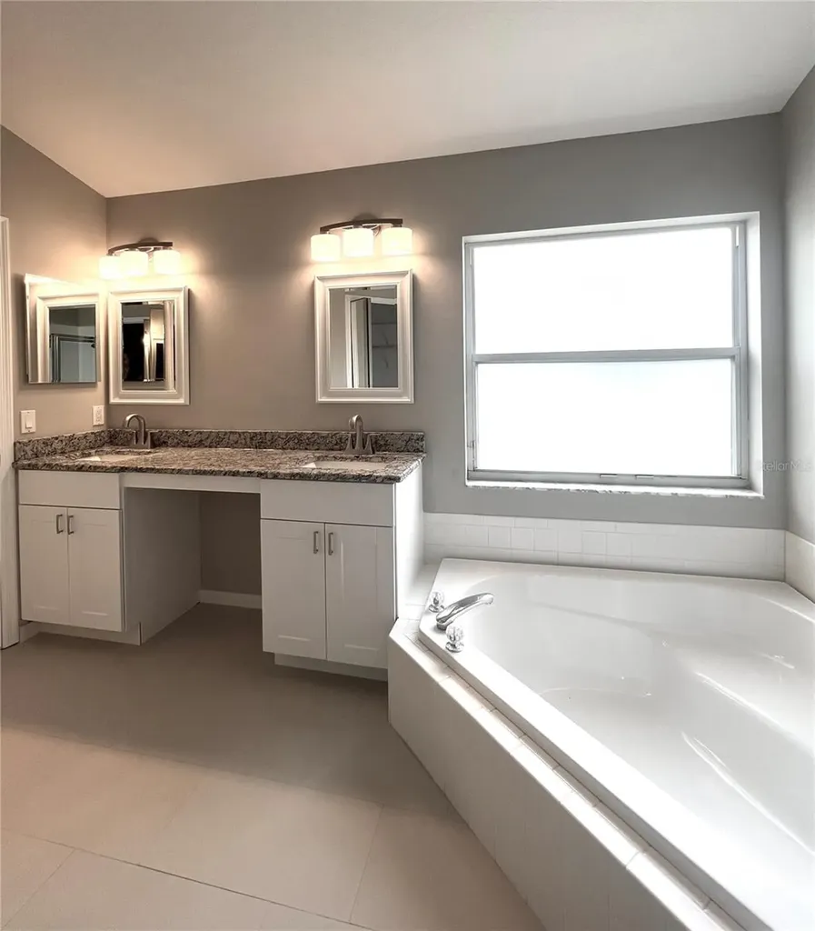 18564 Kingbird Drive Lutz FL 33558