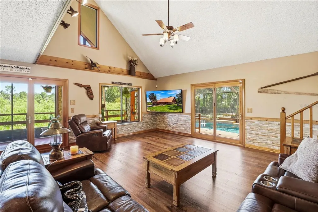 1471 N Lagoon Point Inverness FL 34453