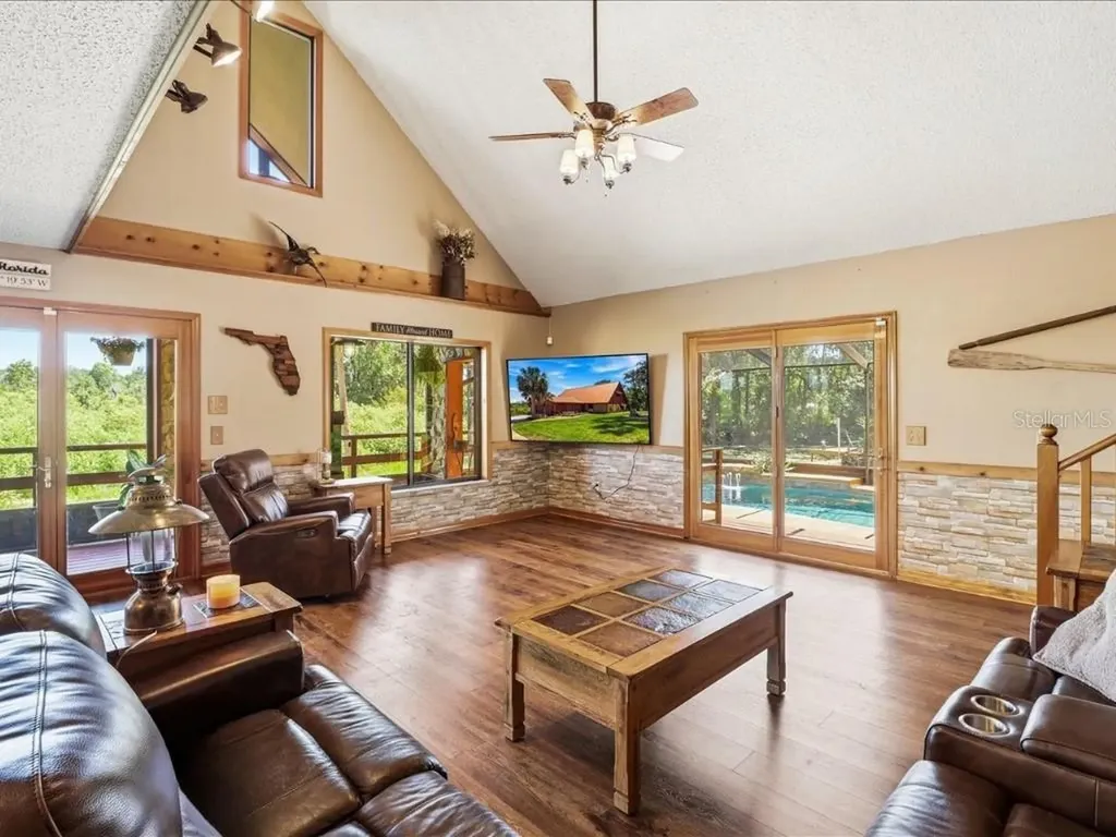 1471 N Lagoon Point Inverness FL 34453