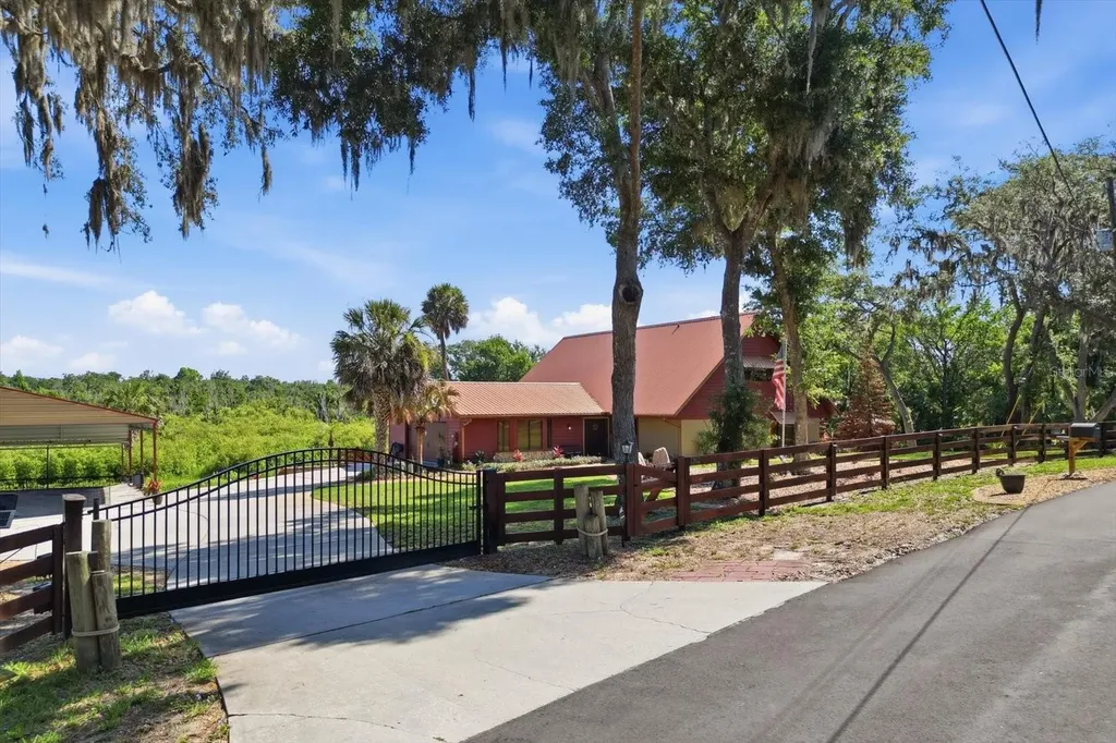 1471 N Lagoon Point Inverness FL 34453