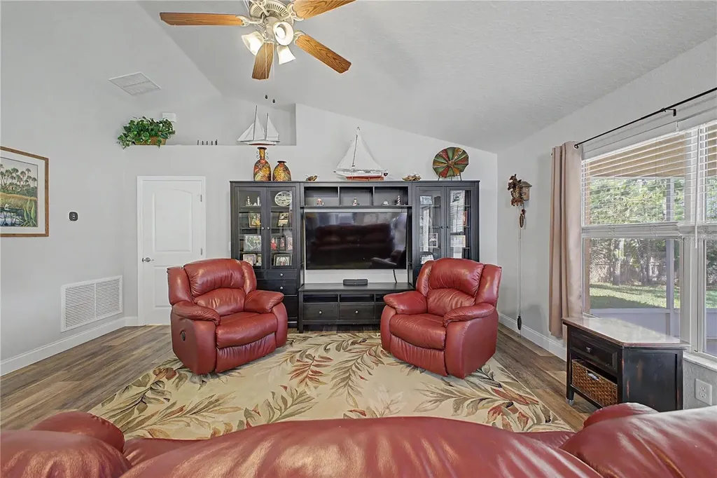 11213 Flock Avenue Weeki Wachee FL 34613