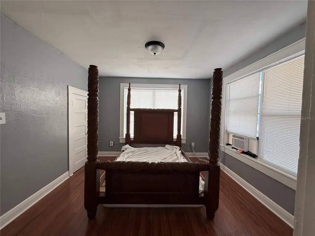 2905 W Chestnut Street Tampa FL 33607