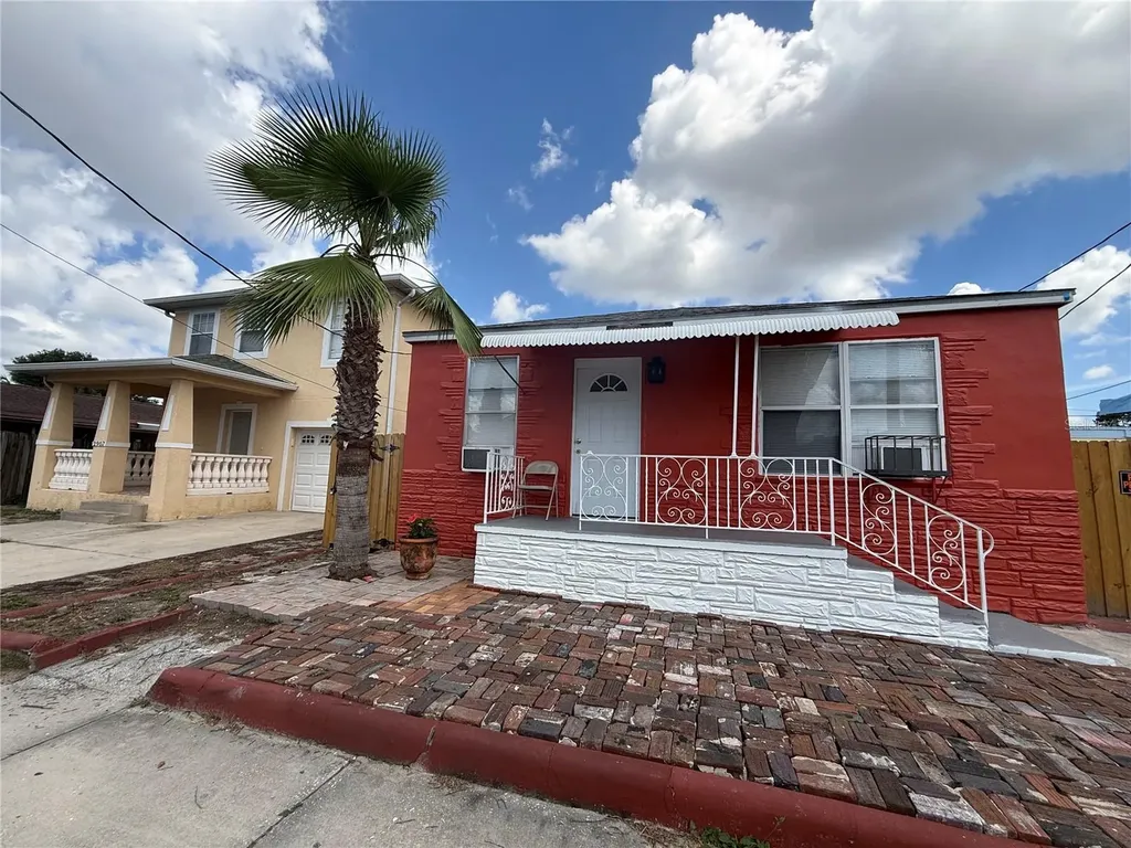 2905 W Chestnut Street Tampa FL 33607