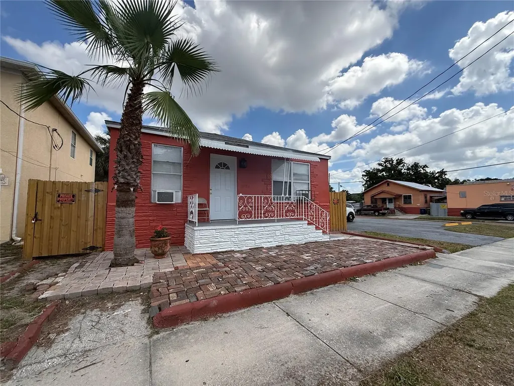 2905 W Chestnut Street Tampa FL 33607