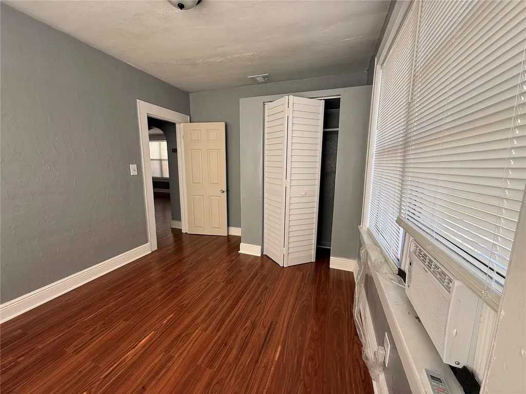 2905 W Chestnut Street Tampa FL 33607
