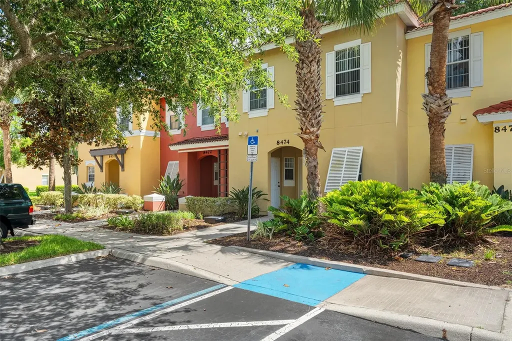 8474 Crystal Cove Loop Kissimmee FL 34747
