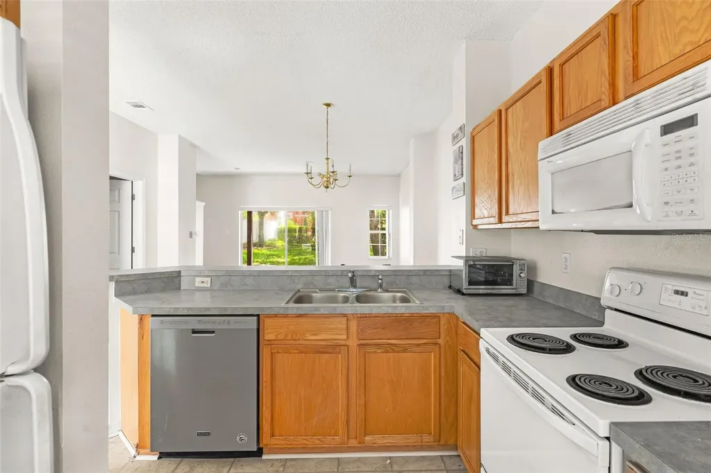 8474 Crystal Cove Loop Kissimmee FL 34747