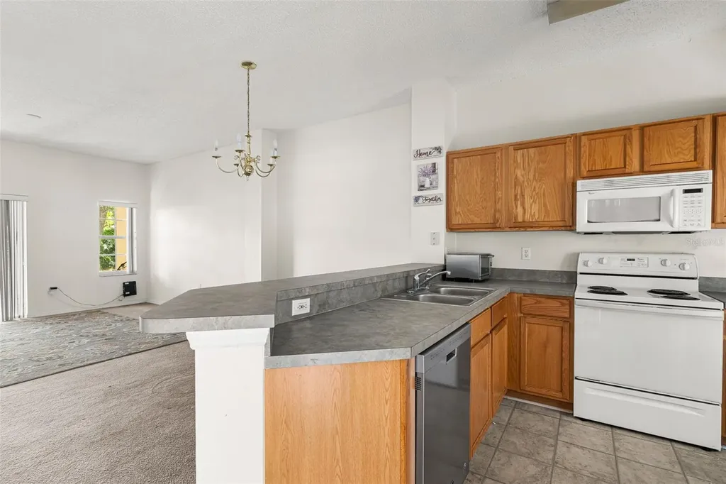 8474 Crystal Cove Loop Kissimmee FL 34747