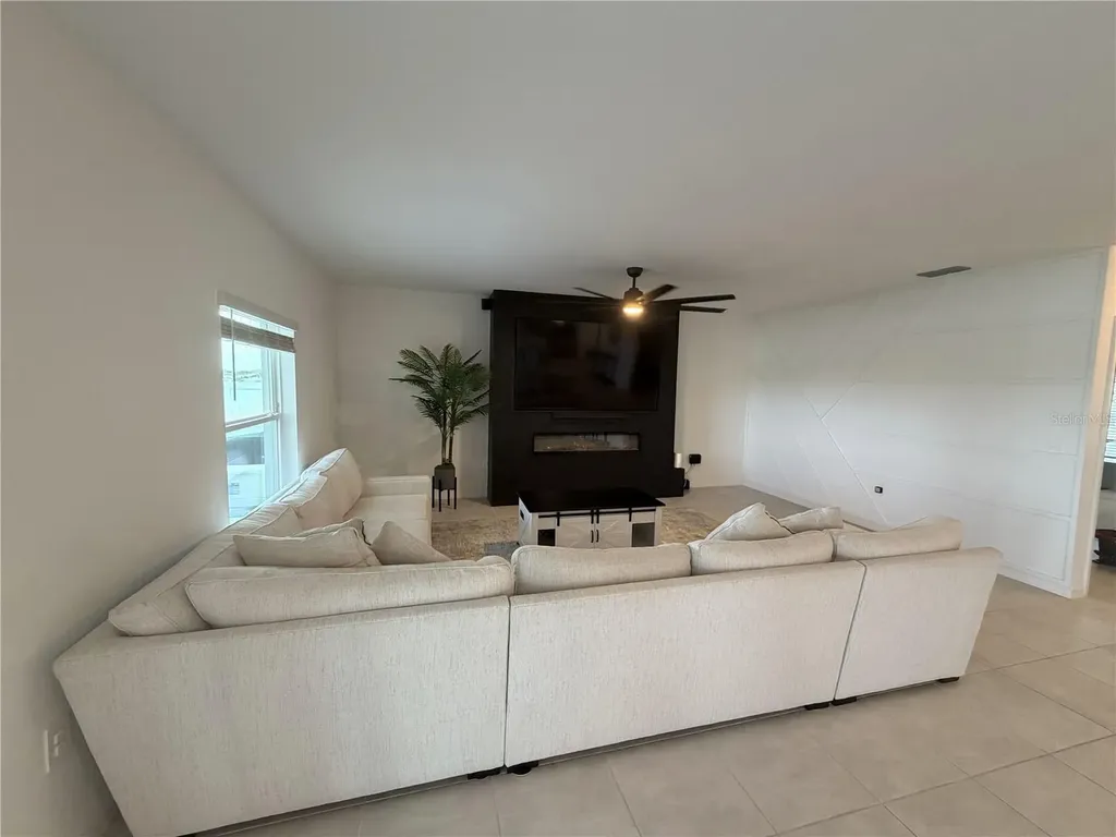 1033 Calico Pointe Circle Groveland FL 34736
