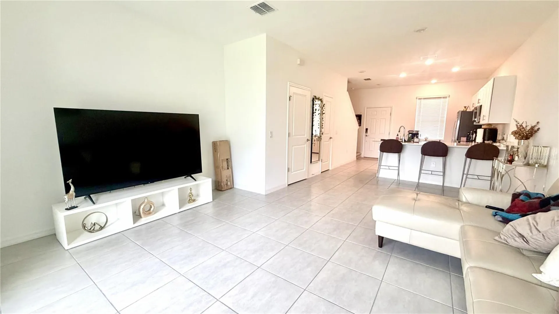 3244 Skyline Loop Kissimmee FL 34758
