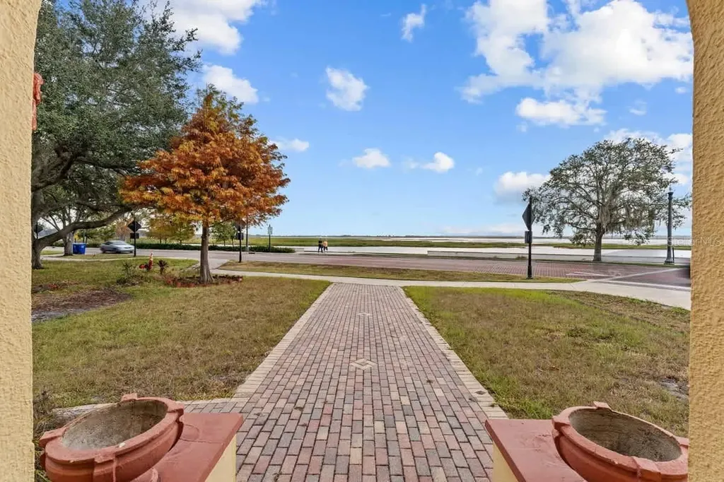 304 Lakeshore Boulevard Kissimmee FL 34741