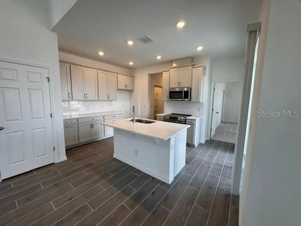423 Oak Flat Alley Groveland FL 34736