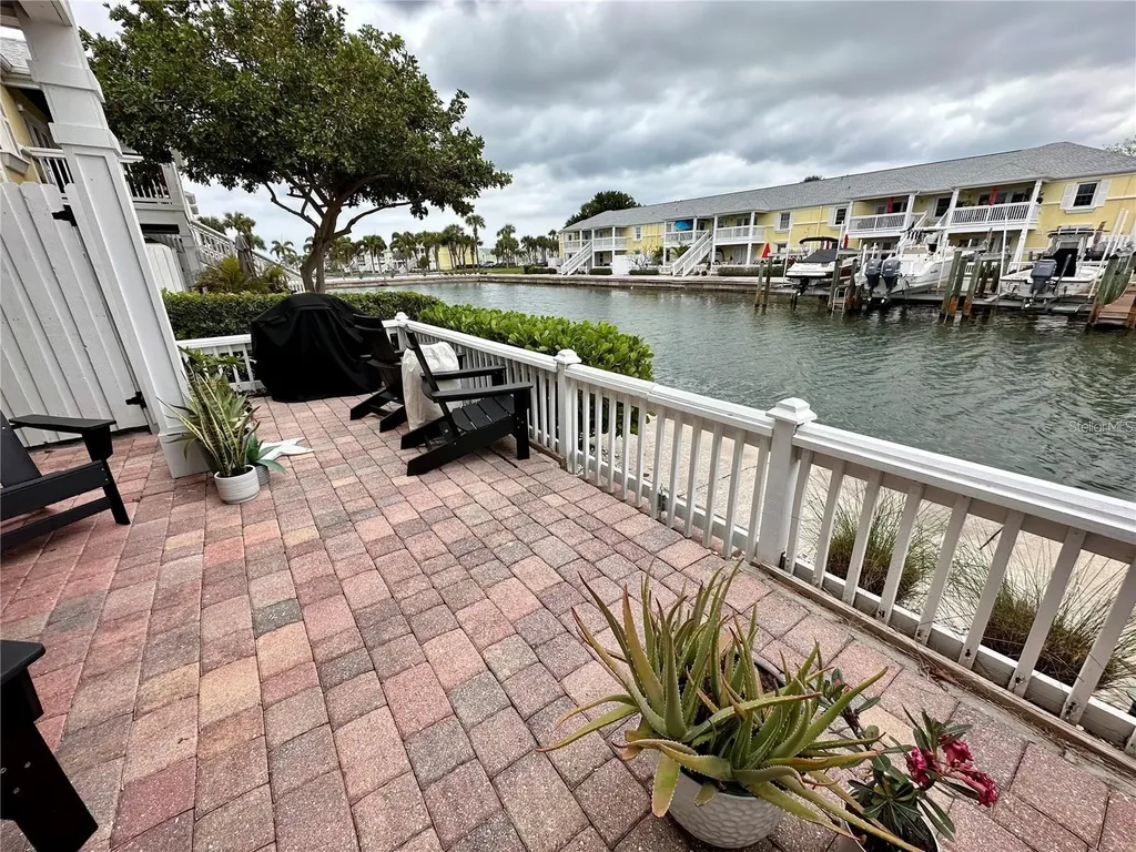 5070 Beach Drive SE St Petersburg FL 33705