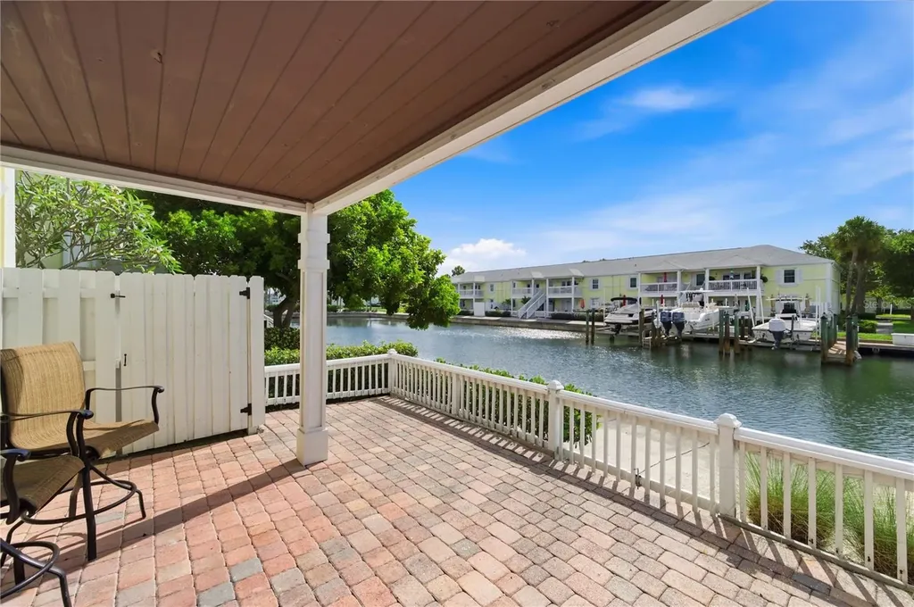 5070 Beach Drive SE St Petersburg FL 33705
