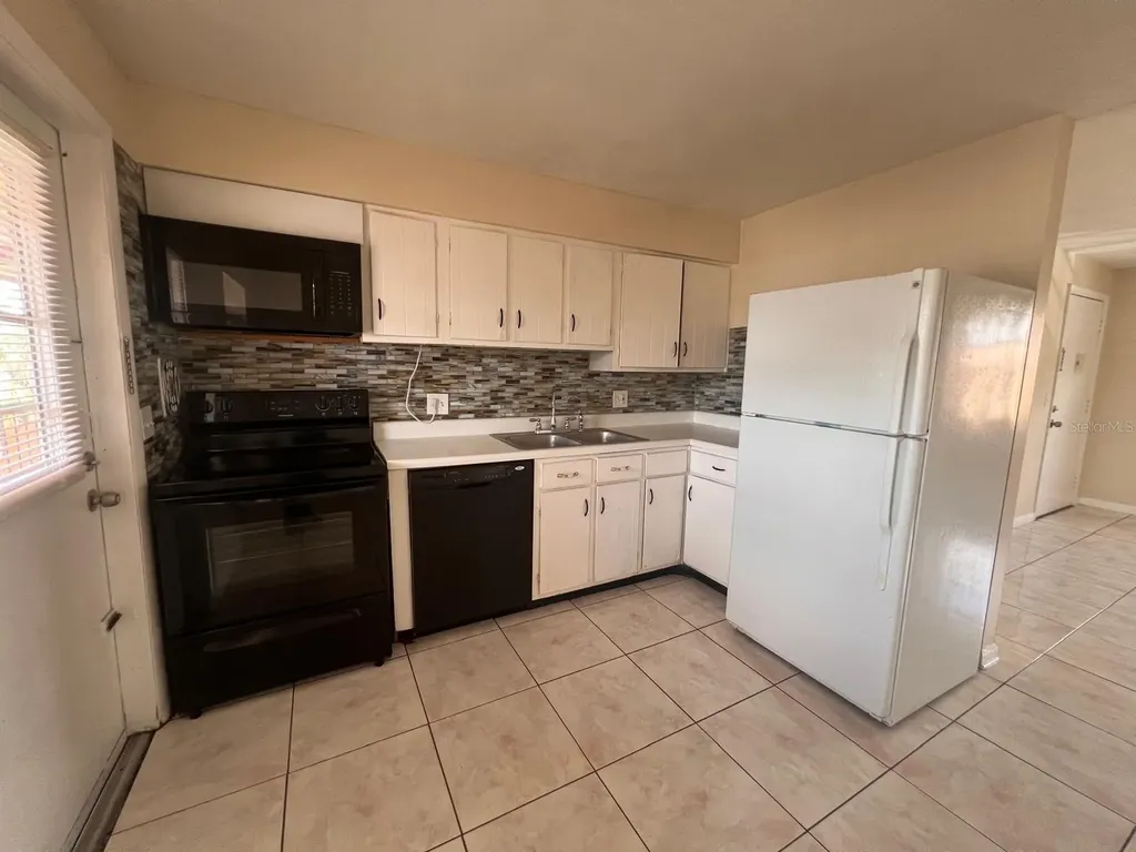 1665 W Oak Ridge Road Orlando FL 32809