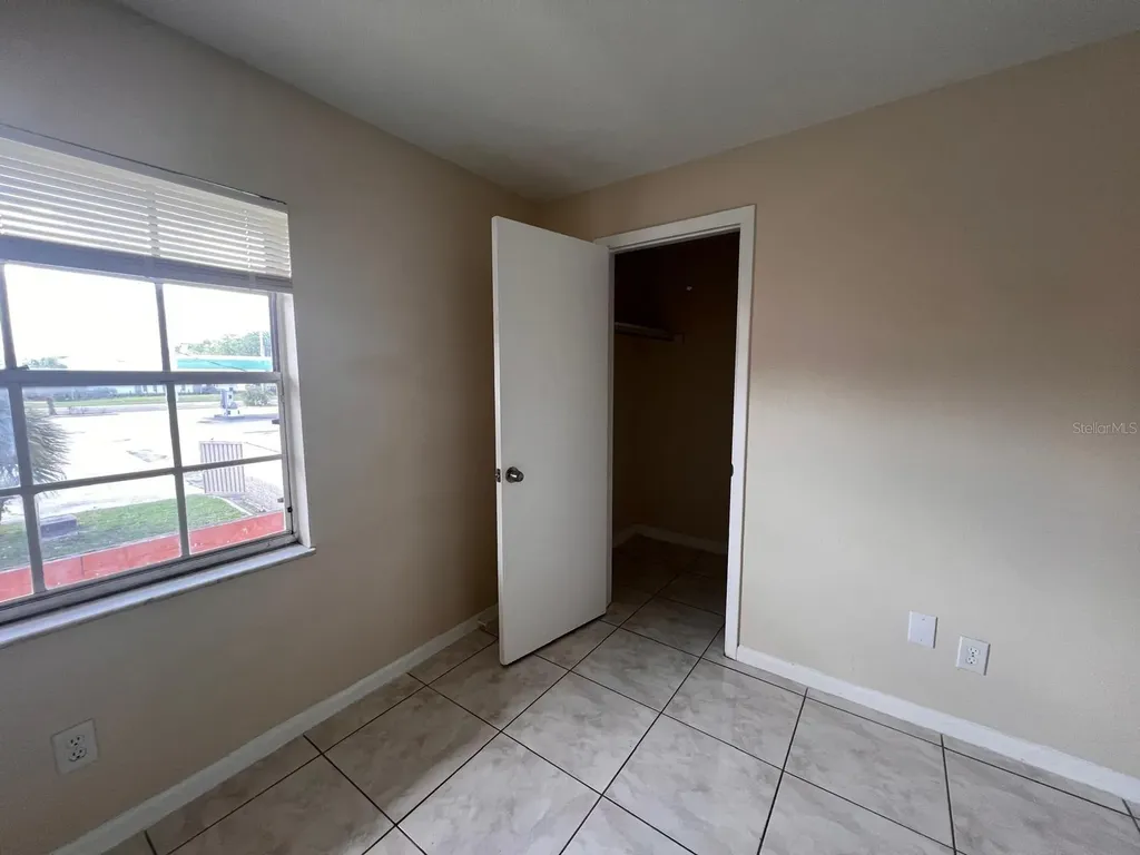 1665 W Oak Ridge Road Orlando FL 32809
