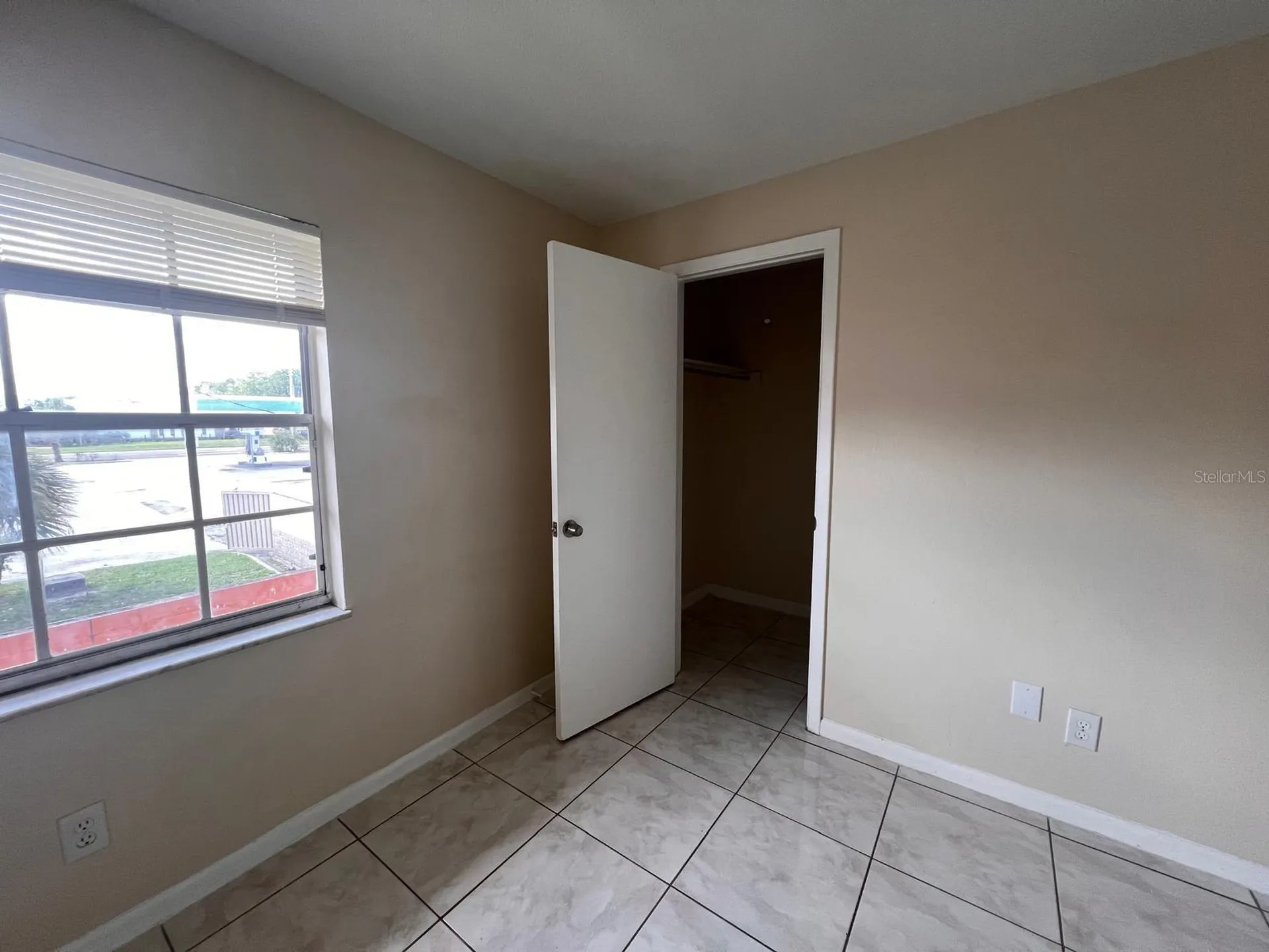 1665 W Oak Ridge Road Orlando FL 32809