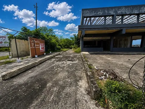 Calle 28 Urb. Miraflores Bayamon PR 00957