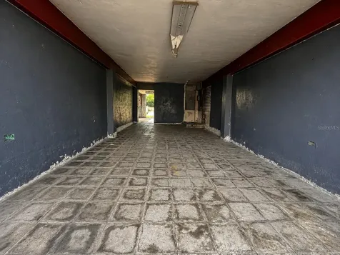 Calle 28 Urb. Miraflores Bayamon PR 00957