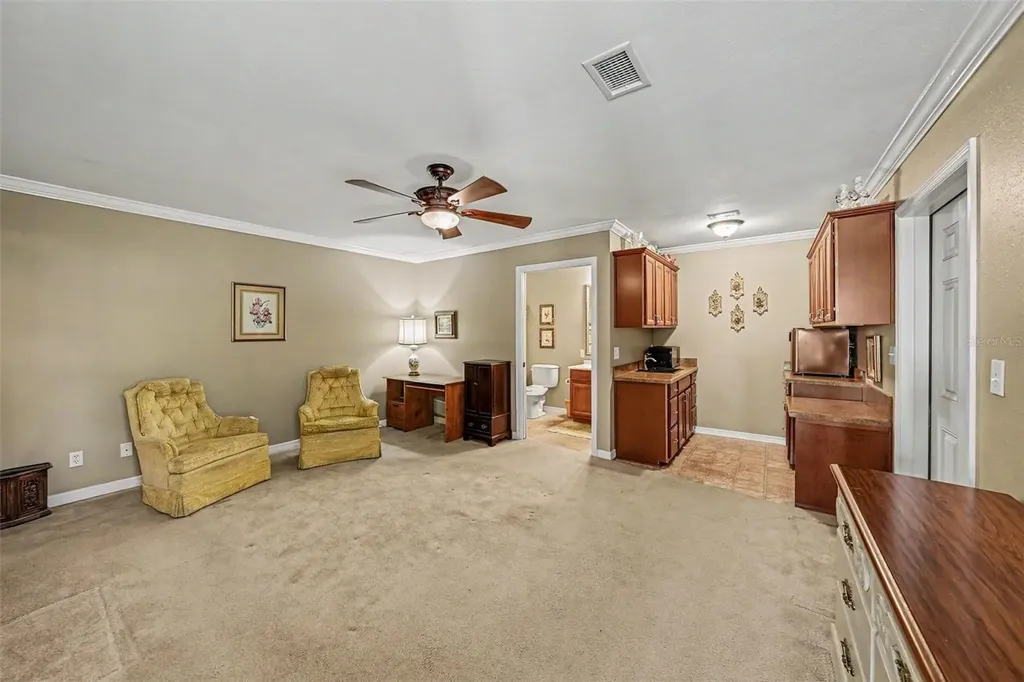 6612 Peachtree Drive Tampa FL 33617