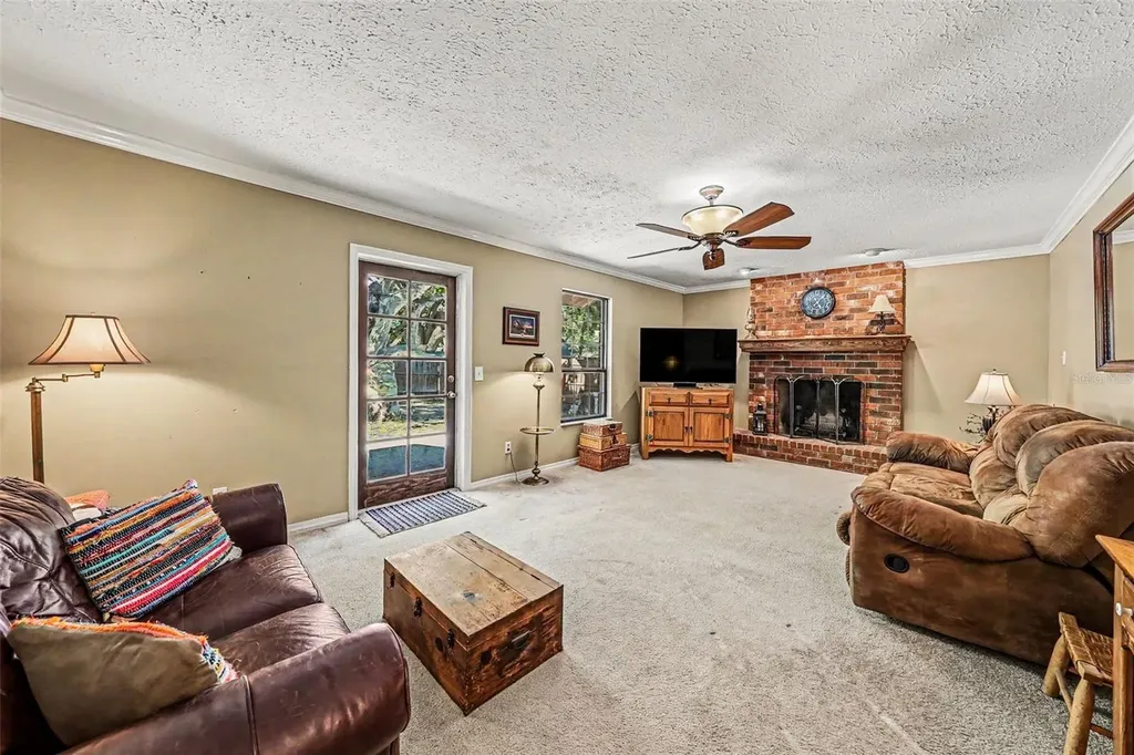 6612 Peachtree Drive Tampa FL 33617